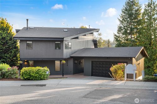 2205 135th Pl Se, Bellevue, WA, 98005-4067 | Card Image