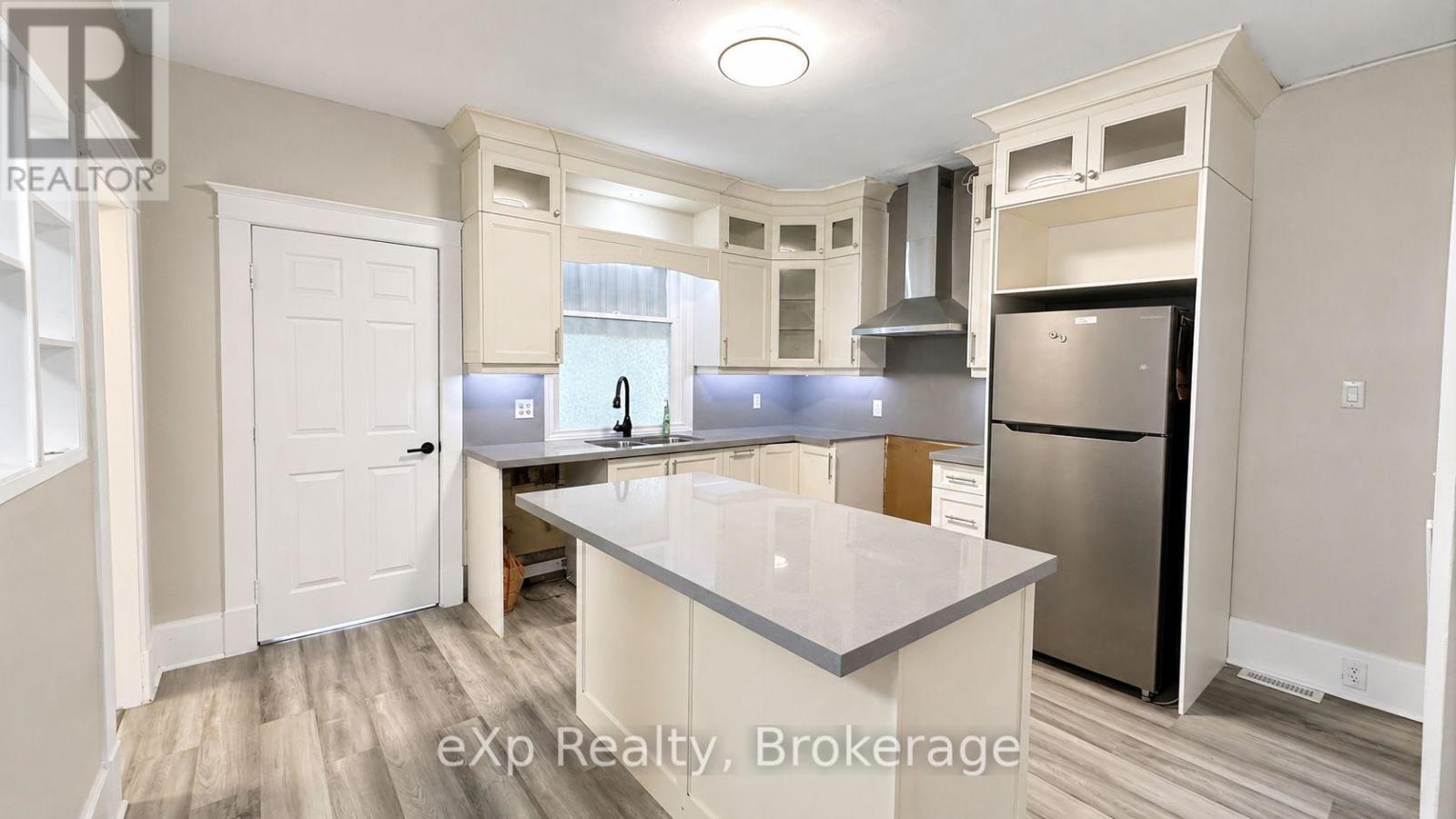 Residential Lease in Guelph (St. Patrick's Ward) 3