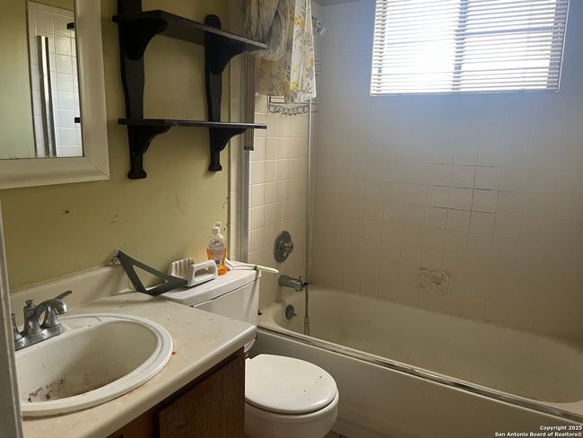 5212 Vinecrest Cir, House other with 3 bedrooms, 2 bathrooms and null parking in Kirby TX | Image 10