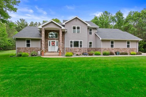 4570 Hawk Haven Rd, Stevens Point, WI, 54482-8768 | Card Image