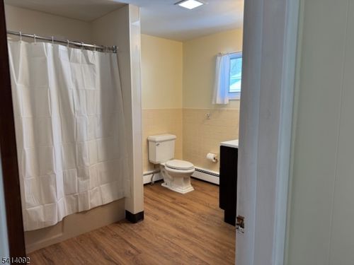 44 Oak St, Hamburg, NJ, 07419-1206 | Card Image