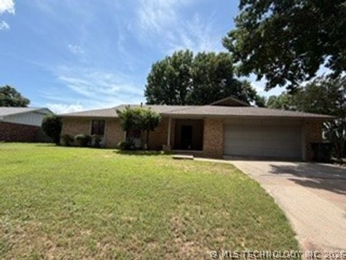 902 Cardinal Lane, Okmulgee, OK, 74447 | Card Image