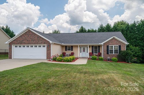 515 E Carpenter St, Maiden, NC, 28650-1733 | Card Image