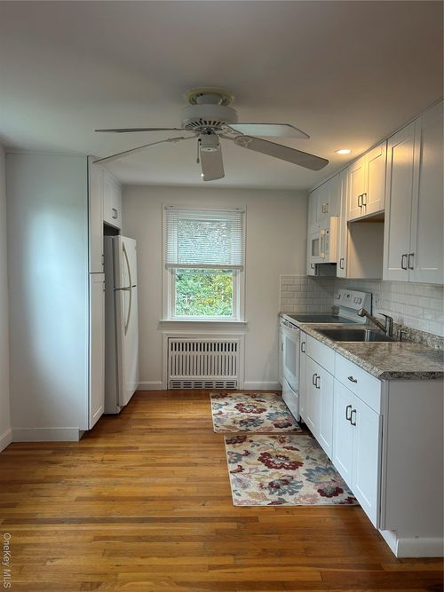 90 Reade Ave, Lindenhurst, NY, 11757-4830 | Card Image