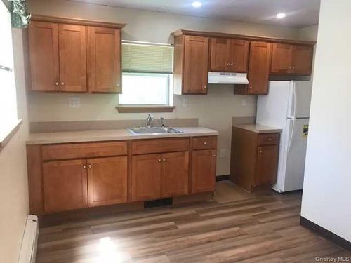 3-39 Hooker Apt 3 Avenue, Poughkeepsie, NY, 12601 | Card Image