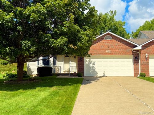 7366 Cross Creek Dr, Swartz Creek, MI, 48473-1711 | Card Image