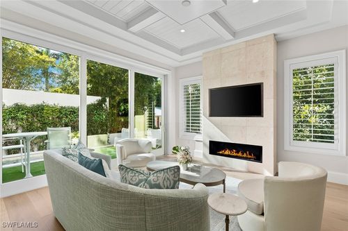 810 9th St S, Naples, FL, 34102 | Card Image