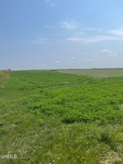 52 52nd St Ne, Baldwin, ND, 58521 | Card Image