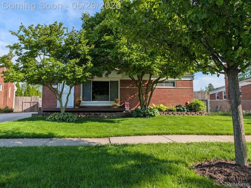 8520 Alper St, Westland, MI, 48185-1602 | Card Image