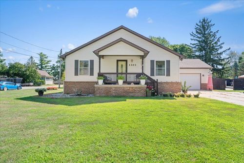 1303 S Chipman St, Owosso, MI, 48867-4162 | Card Image