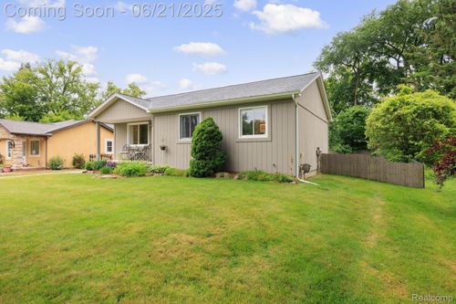 3295 Emmons Ave, Rochester Hills, MI, 48307-5536 | Card Image