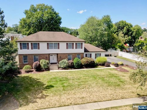 8 Torbet Dr, Wayne, NJ, 07470-5466 | Card Image