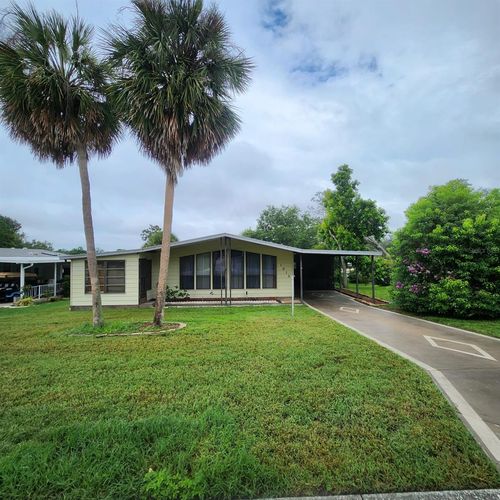 1012 Parker Pl, LADY LAKE, FL, 32159-2450 | Card Image
