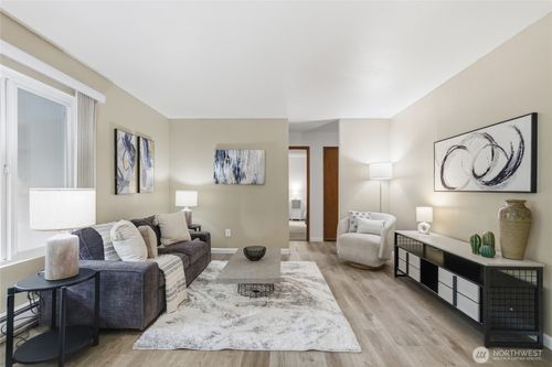 a104-5620 200th St Sw, Lynnwood, WA, 98036-6264 | Card Image
