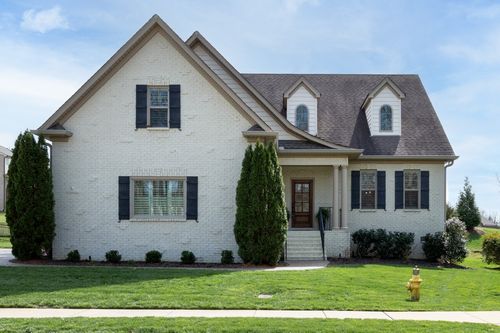105 Carly Close W, Hendersonville, TN, 37075-8631 | Card Image