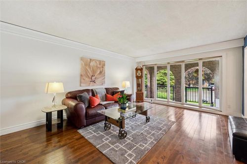 10 Villa Crt, Hamilton, ON, L8W1M2 | Card Image
