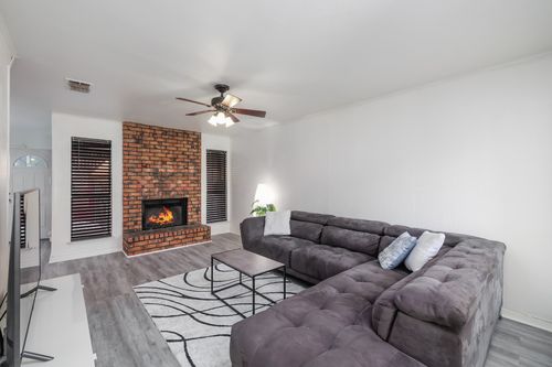 2405 Long Ridge Ln, Arlington, TX, 76014-1026 | Card Image