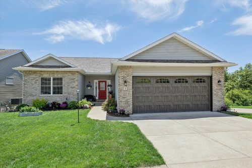 2 Frontier Ct, Le Claire, IA, 52753-9006 | Card Image