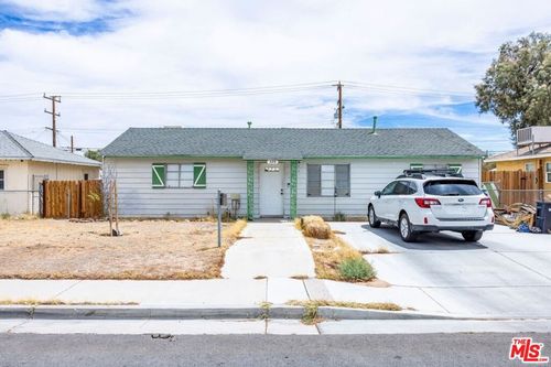 328 N Warner St, Ridgecrest, CA, 93555-3644 | Card Image