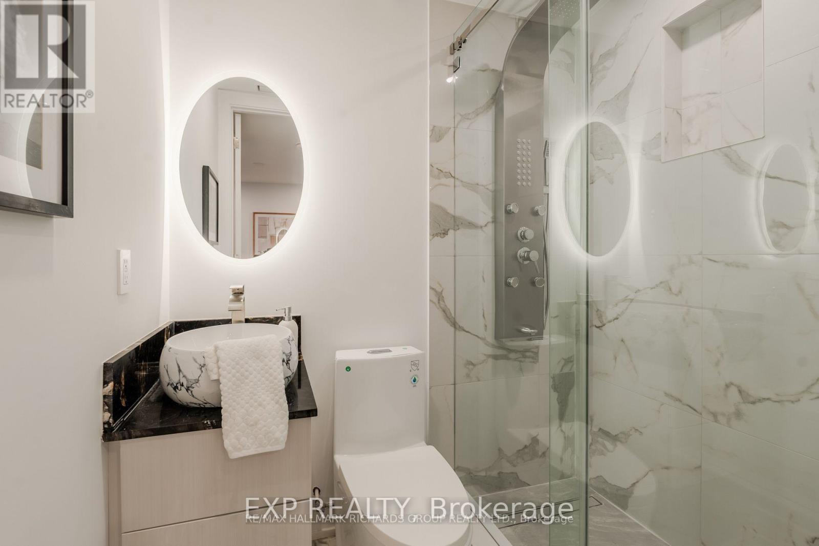 Residential Lease in Toronto (East End-Danforth) 4