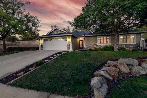 671 Valleybrook Dr, Redding, CA, 96003-2699 | Card Image