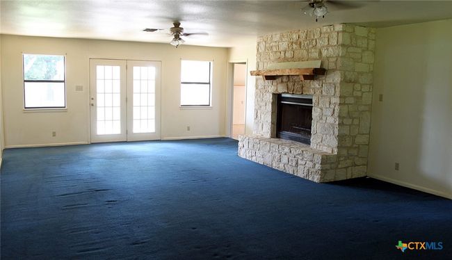 854 Pettytown Rd, Home with 3 bedrooms, 2 bathrooms and null parking in Red Rock TX | Image 4