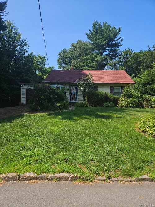 1 Winnetou Rd, White Plains, NY, 10603-2830 | Card Image