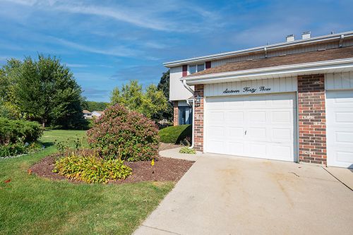 1643 Castbourne Ct, Wheaton, IL, 60189-7001 | Card Image