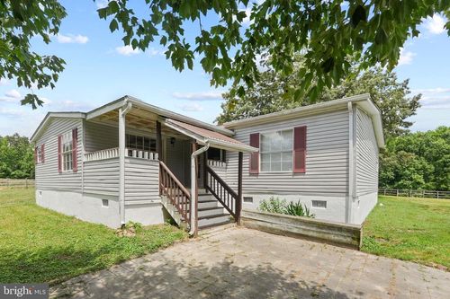 4901 Lewiston Rd, BUMPASS, VA, 23024-8812 | Card Image