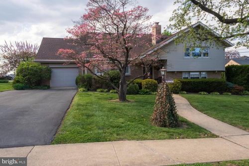 517 Berks Pl, READING, PA, 19609-1239 | Card Image