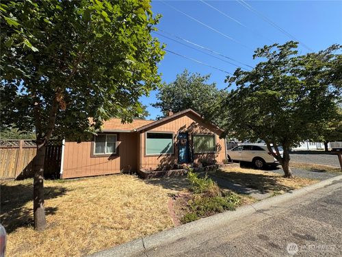 1411 S 2nd St, Dayton, WA, 99328-1703 | Card Image