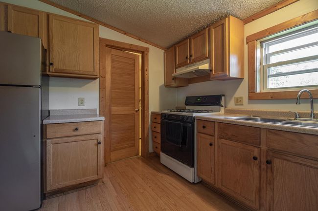 Kitchen Area | Image 11