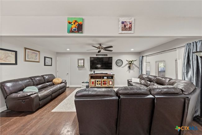 704 W 3 Rd St, House other with 3 bedrooms, 2 bathrooms and null parking in Eddy TX | Image 4