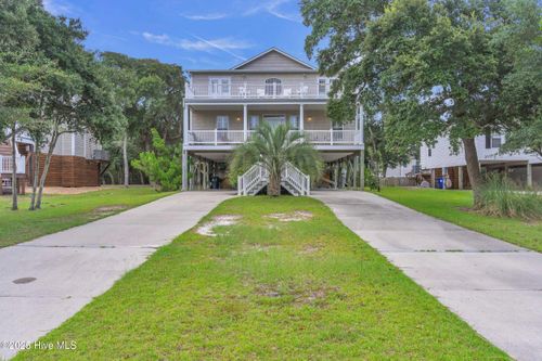 114 Se 63rd St, Oak Island, NC, 28465-4567 | Card Image