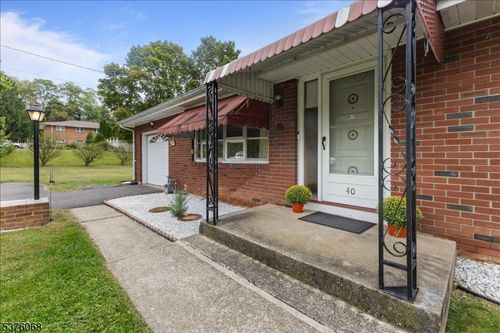 40 Third St, Stewartsville, NJ, 08886-3131 | Card Image