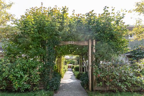 2-1233 W 16th St, North Vancouver, BC, V7P1R5 | Card Image