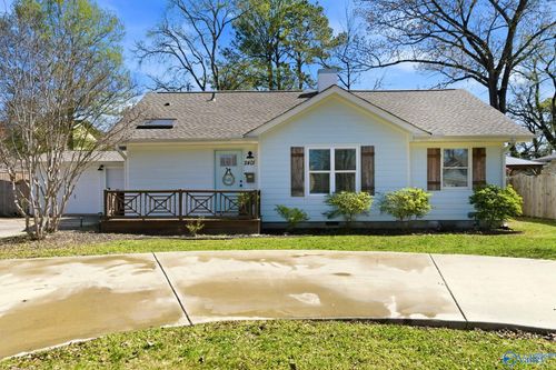 2401 Bonita Dr Sw, Huntsville, AL, 35801-3908 | Card Image