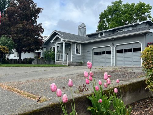 1049 Jeramy Way, Grants Pass, OR, 97527-5112 | Card Image