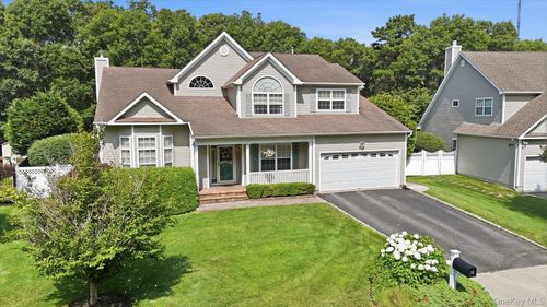 46 Oceanview Blvd, Manorville, NY, 11949-2956 | Card Image