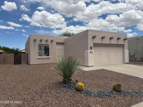 339 E Calle Garbillo, Green Valley, AZ, 85614 | Card Image