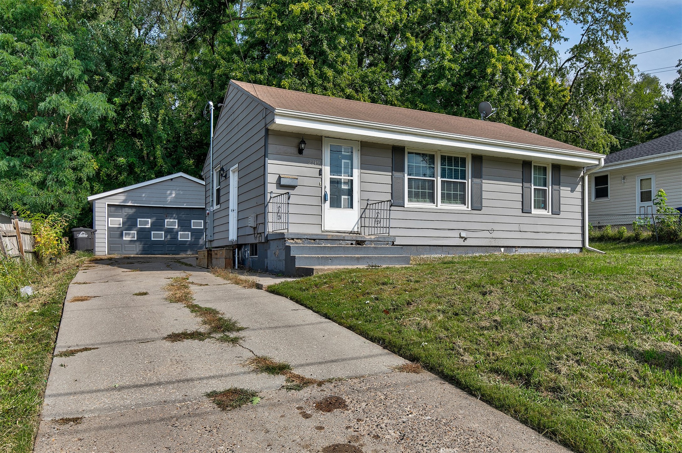 6th St, Des Moines, IA 50315