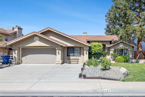 2043 Escalon Ave, Clovis, CA, 93611-0677 | Card Image