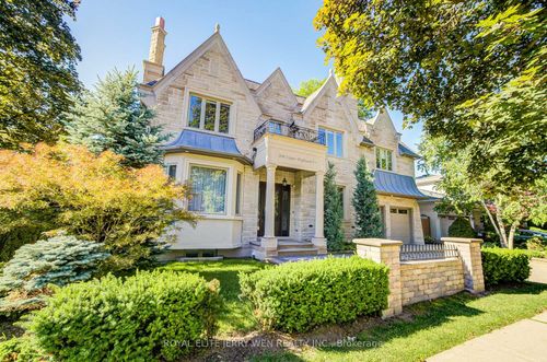 300 Upper Highland Crescent, North York, ON, M2P1V5 | Card Image