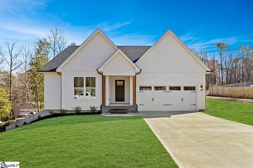 102 Millbrook Cir, Taylors, SC, 29687-6327 | Card Image