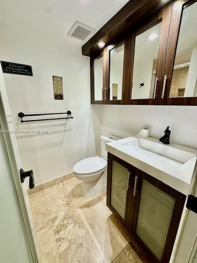 APT-207 - 110 Salamanca Ave, Condo with 2 bedrooms, 2 bathrooms and null parking in Coral Gables FL | Image 19