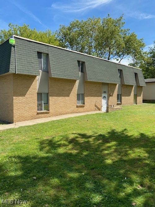apt-8-27 Wayne St, Niles, OH, 44446-2666 | Card Image