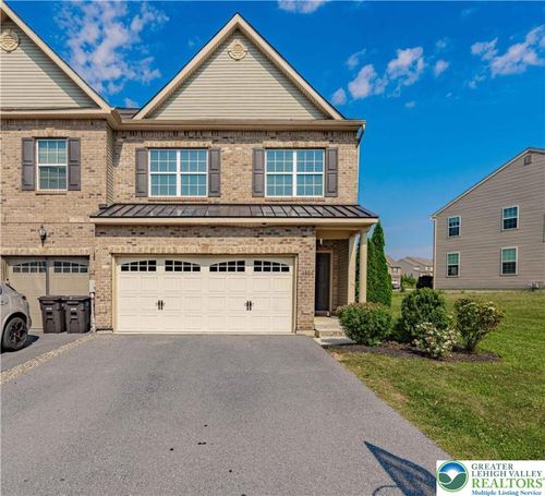 1366 Caspian St, Allentown, PA, 18104-8277 | Card Image