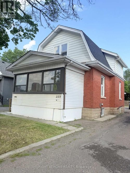 223 Queen Street W, Brampton (Downtown Brampton), ON, L6Y1M6 | Card Image