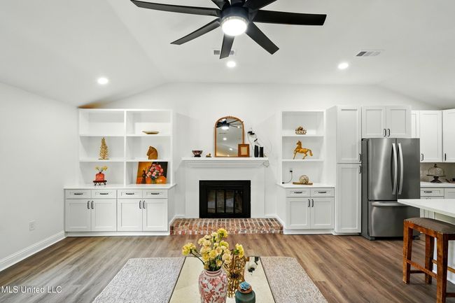 8_living 2 | Image 5