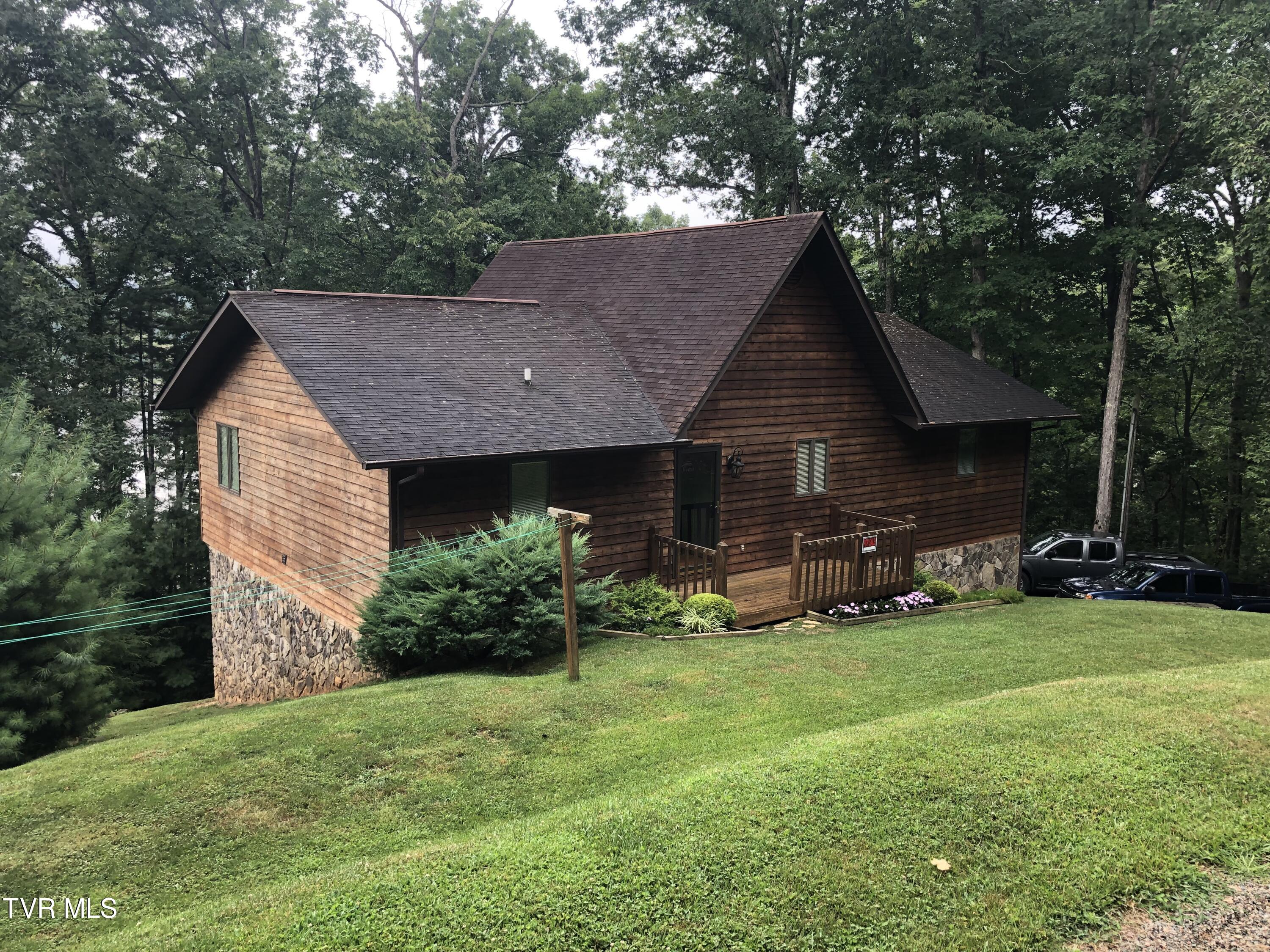 Hiddenwood Dr, Mountain City, TN 37683